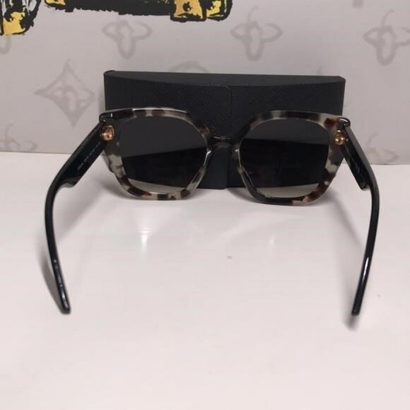 New Authentic Prada SPR 24X UAO-0A7 Women’s Sunglasses – Leopard Print - Picture 8 of 11